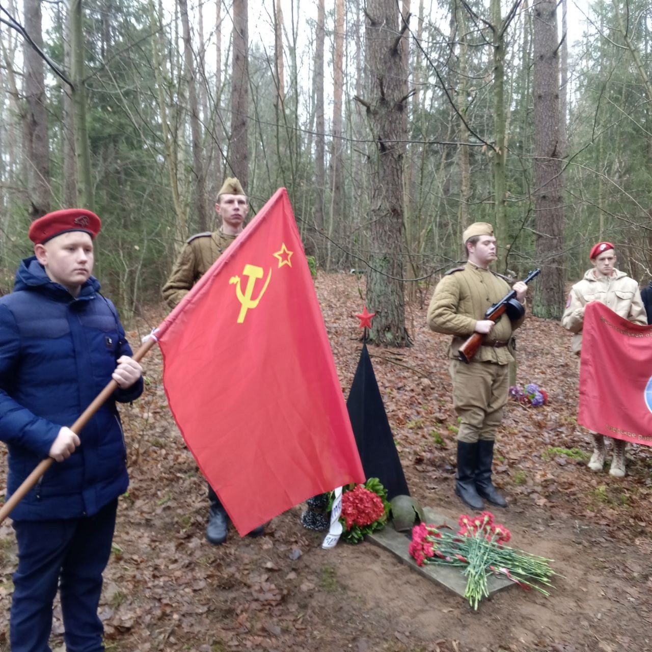 Почтили память героя