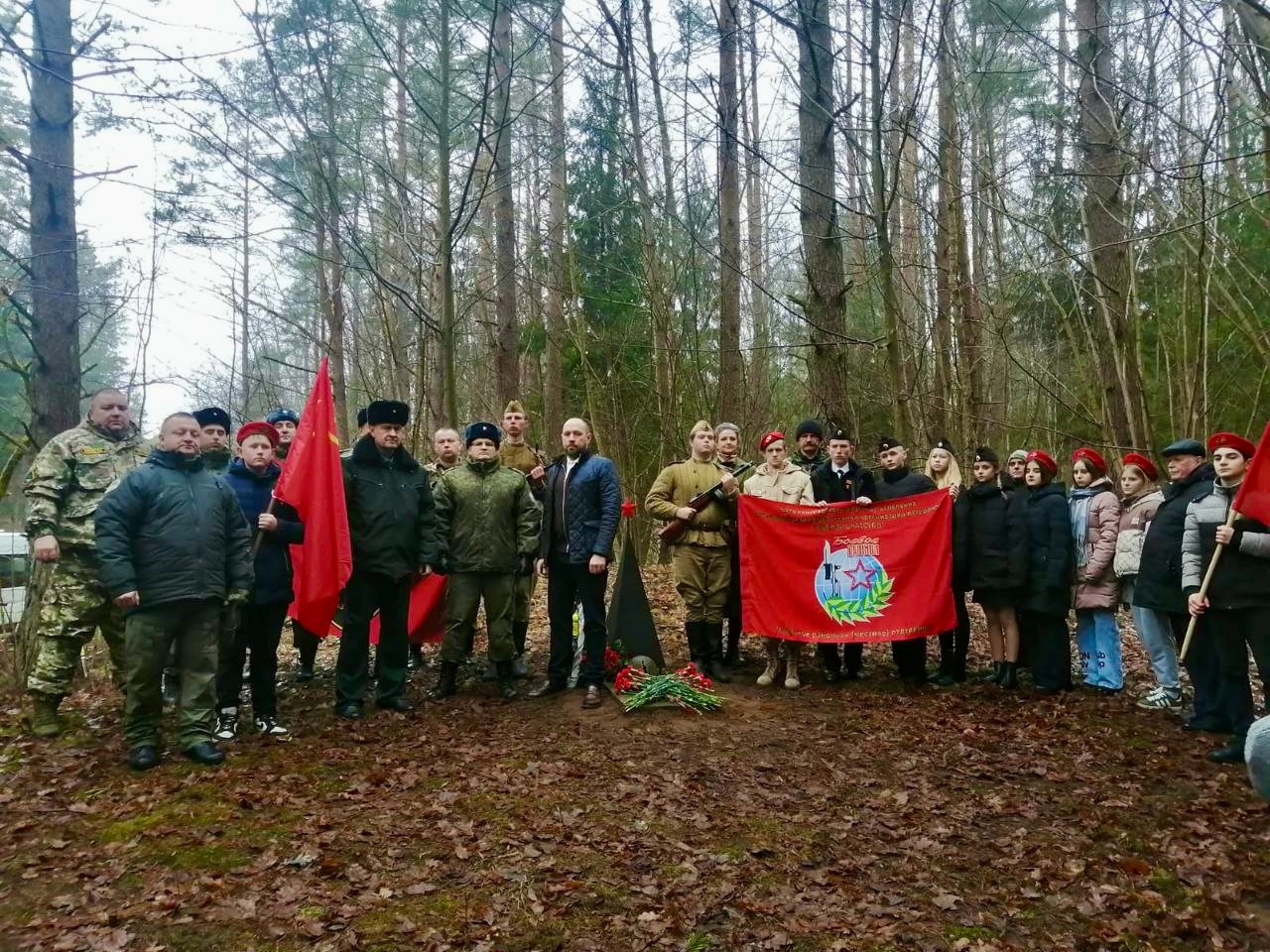 Почтили память героя